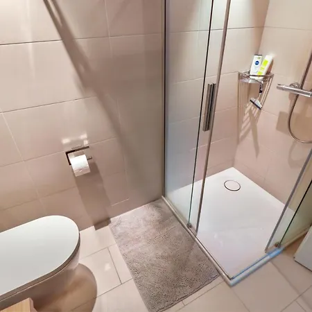 Chaleureux Et Paisible *